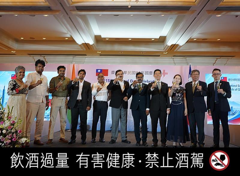 駐清奈辦事處許書智處長夫婦於2026年10月6日晚間在里拉皇宮飯店(Leela Palace)主持115年中華民國國慶酒會與貴賓共同舉杯祝酒